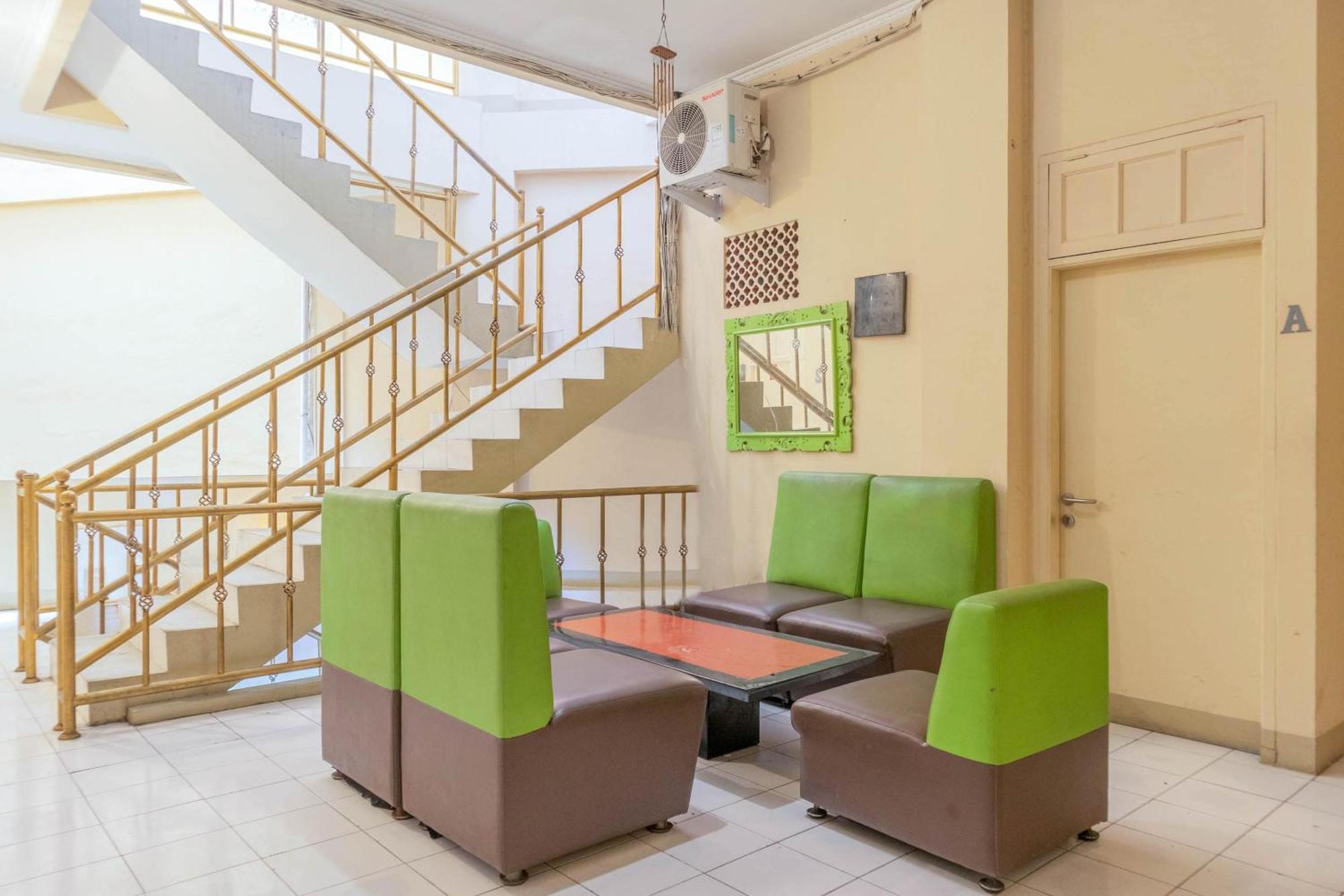 Oyo 1111 Pasar Baru Inn جاكرتا المظهر الخارجي الصورة
